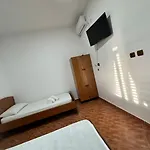Aparthotel Bashllari A&b Di Fronte Al Mare 3*