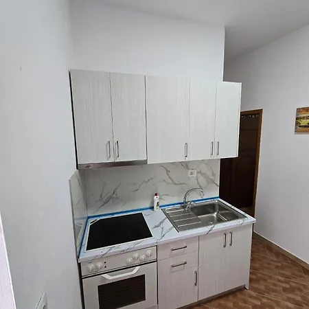 Bashllari A&b Di Fronte Al Mare Apart Otel Avlonya