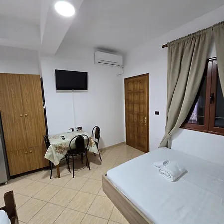 Bashllari A&b Di Fronte Al Mare