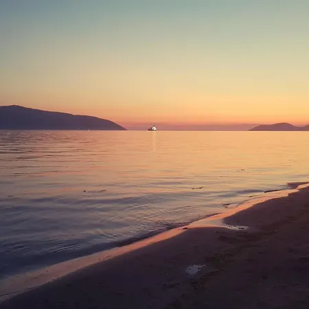 Bashllari A&b Di Fronte Al Mare Влёра