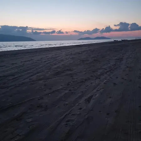 Bashllari A&b Di Fronte Al Mare * فلورا