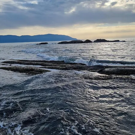 Bashllari A&b Di Fronte Al Mare 3*