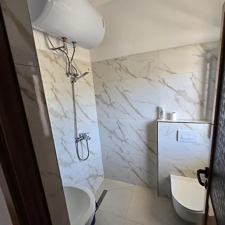 Apart Otel Bashllari A&b Di Fronte Al Mare 3*