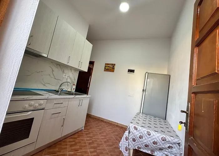 Bashllari A&b Di Fronte Al Mare